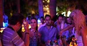 Wie Sie Diebstahl hinter der Bar zuverlässig erkennen — ohne Misstrauen zu säen