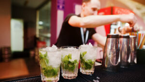 7 häufige Fehler hinter der Bar und wie man sie vermeidet